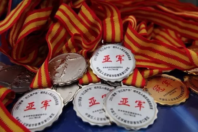 中国首场FIS室内滑雪赛事在深圳·前海冰雪世界启幕