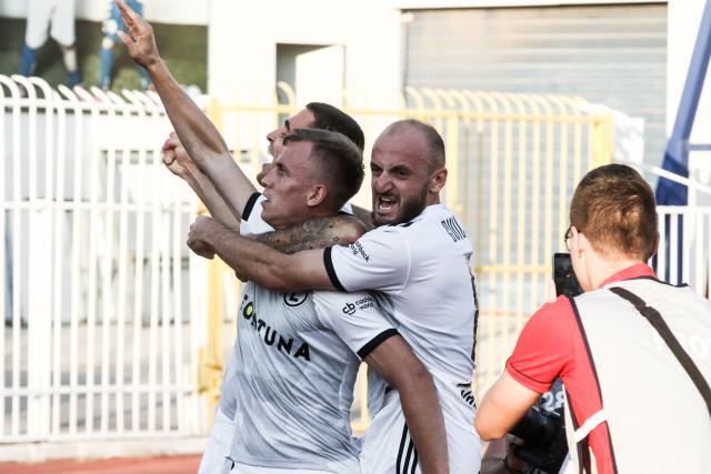 八村塁32+10詹姆斯23+14+12 湖人擒灰熊5连胜